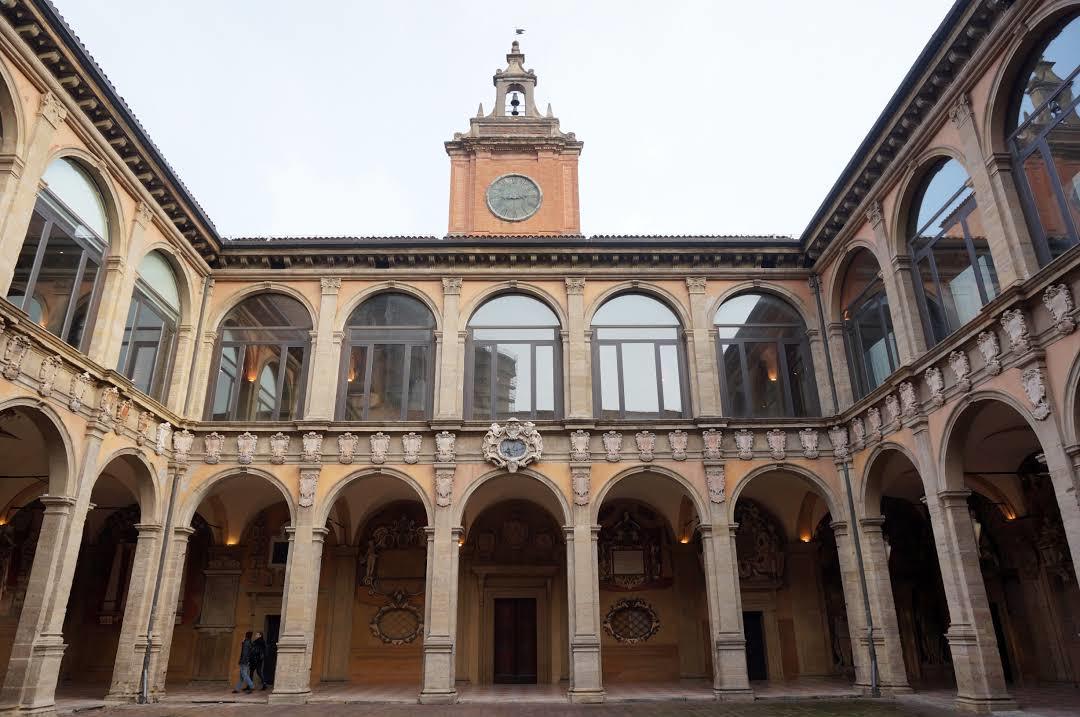 Palast des Archiginnasio von Bologna